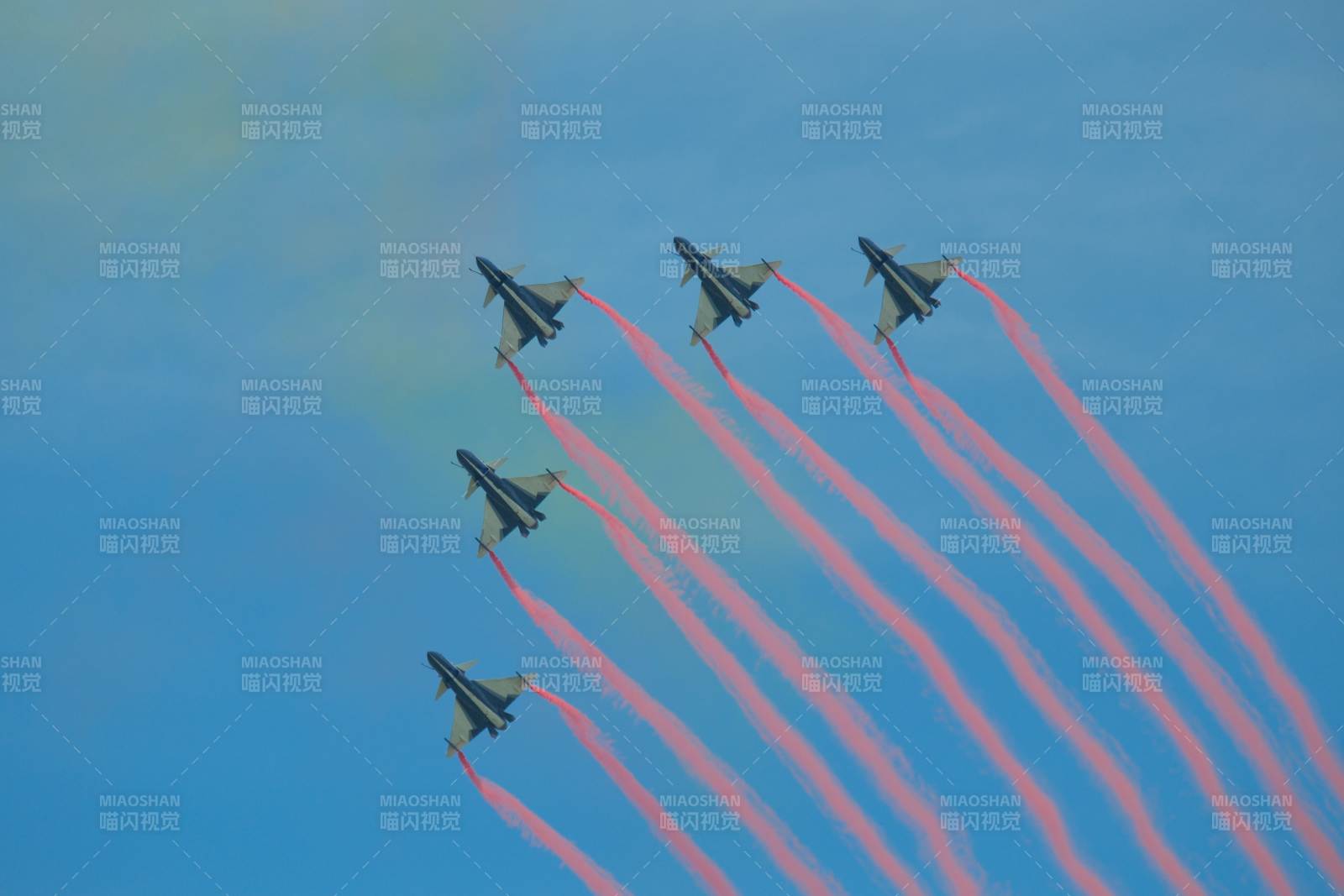 战斗机编队飞行图片