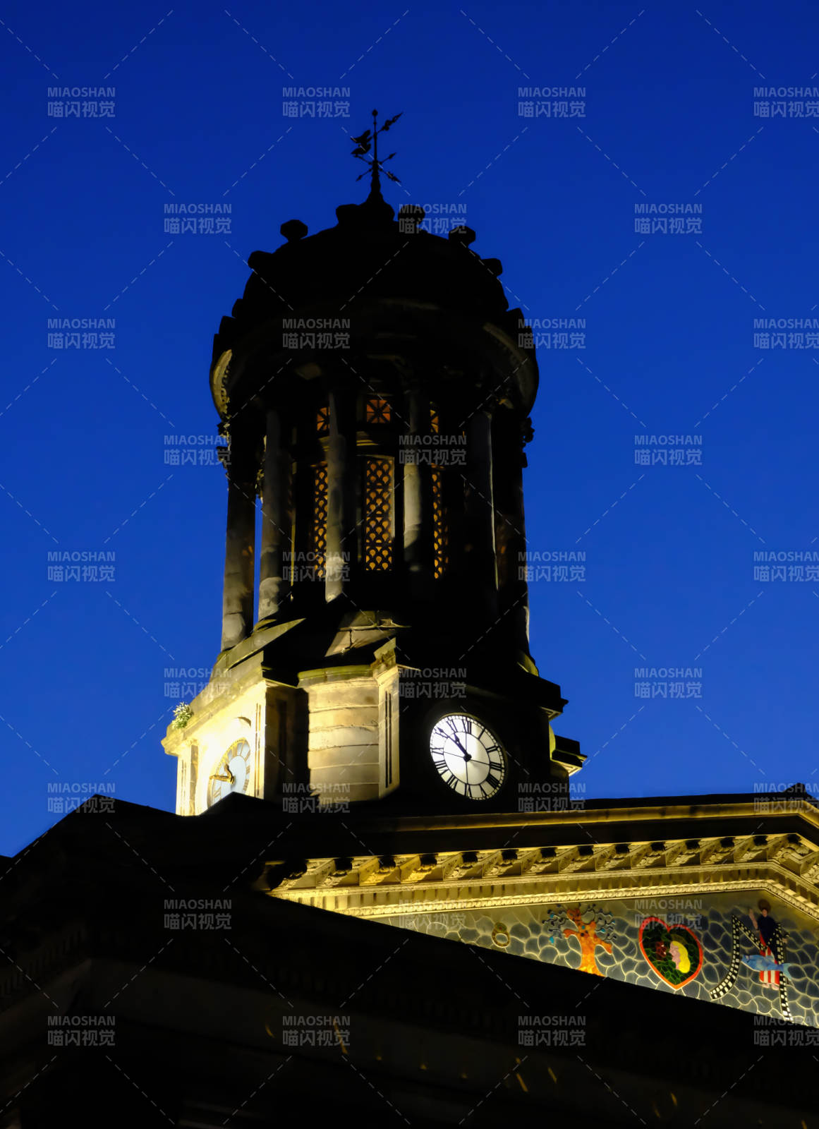 苏格兰夜幕钟楼图片