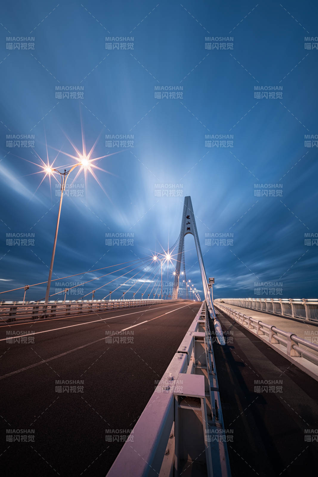 夜幕下的大桥美景图片