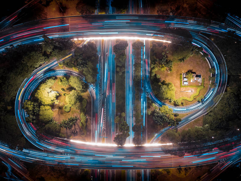 夜色中的环形公路图片