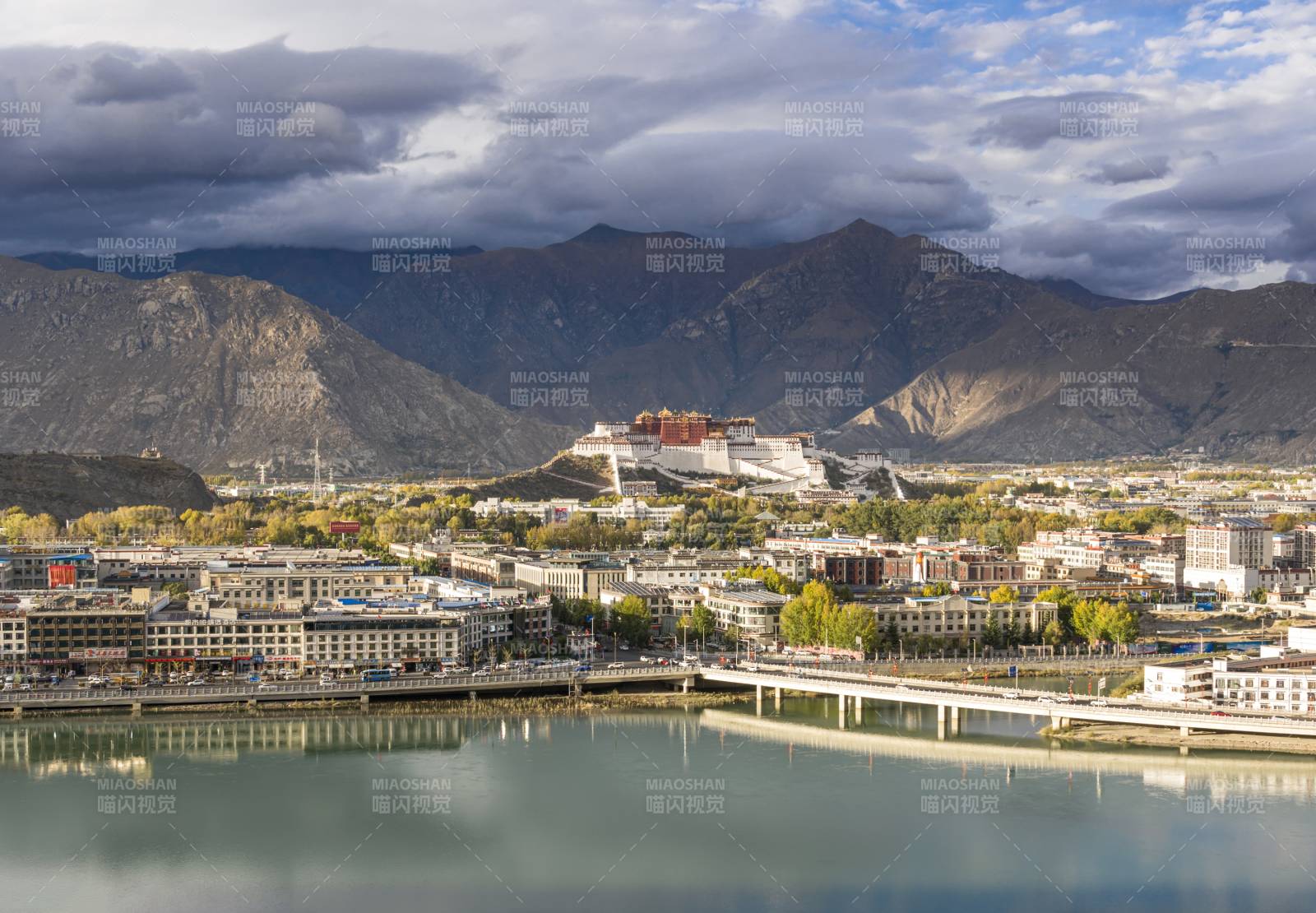 拉萨风光 布达拉宫远眺图片