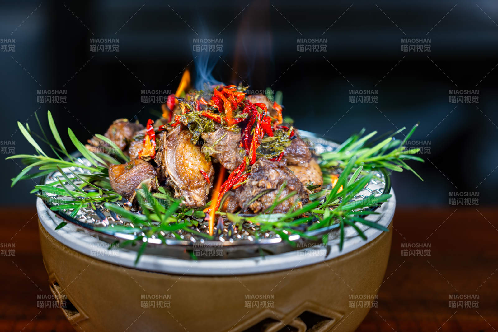 烈火红椒风吹鹅肉图片