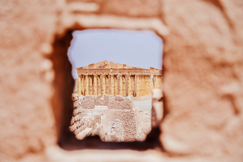 古迹透过石孔-敦煌图片