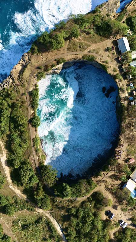 天然海蚀洞奇观-印尼图片