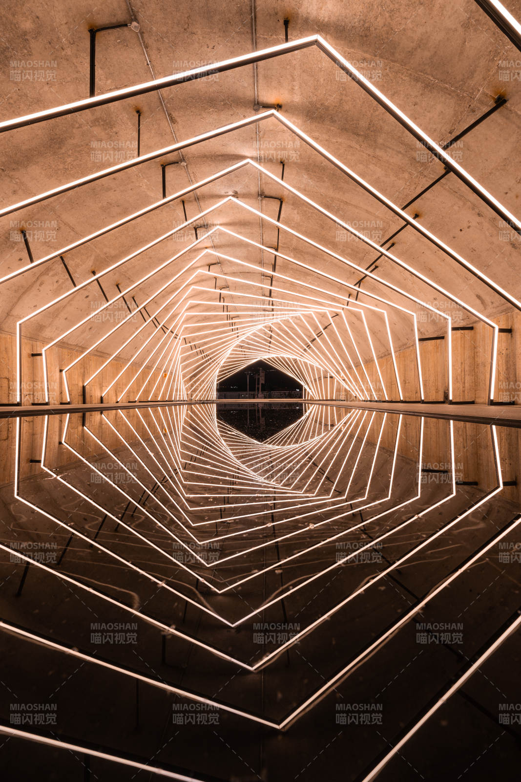 重庆三洞桥光影隧道图片