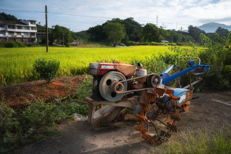 田间农用机械图片