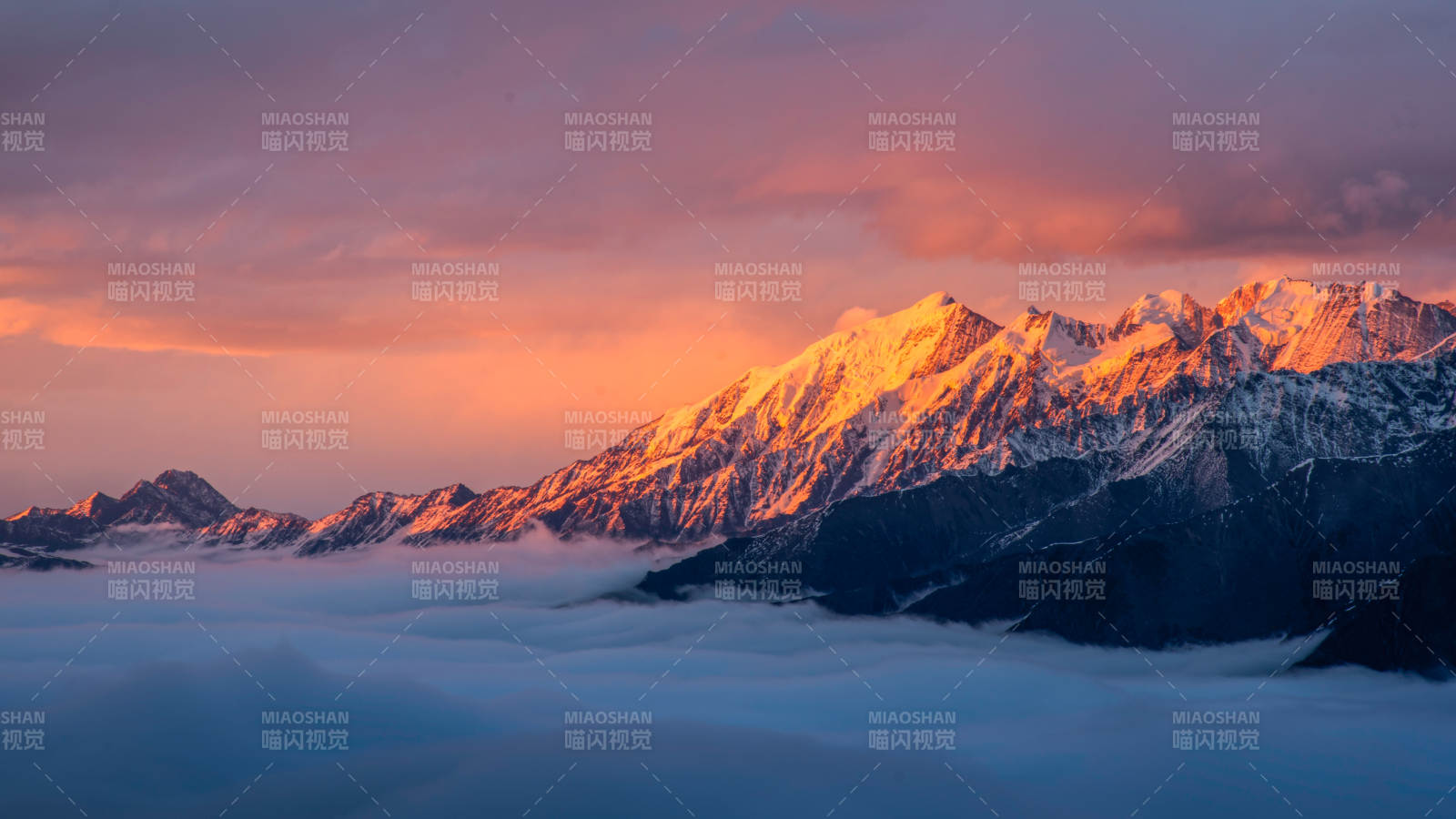 子梅垭口日出云海图片