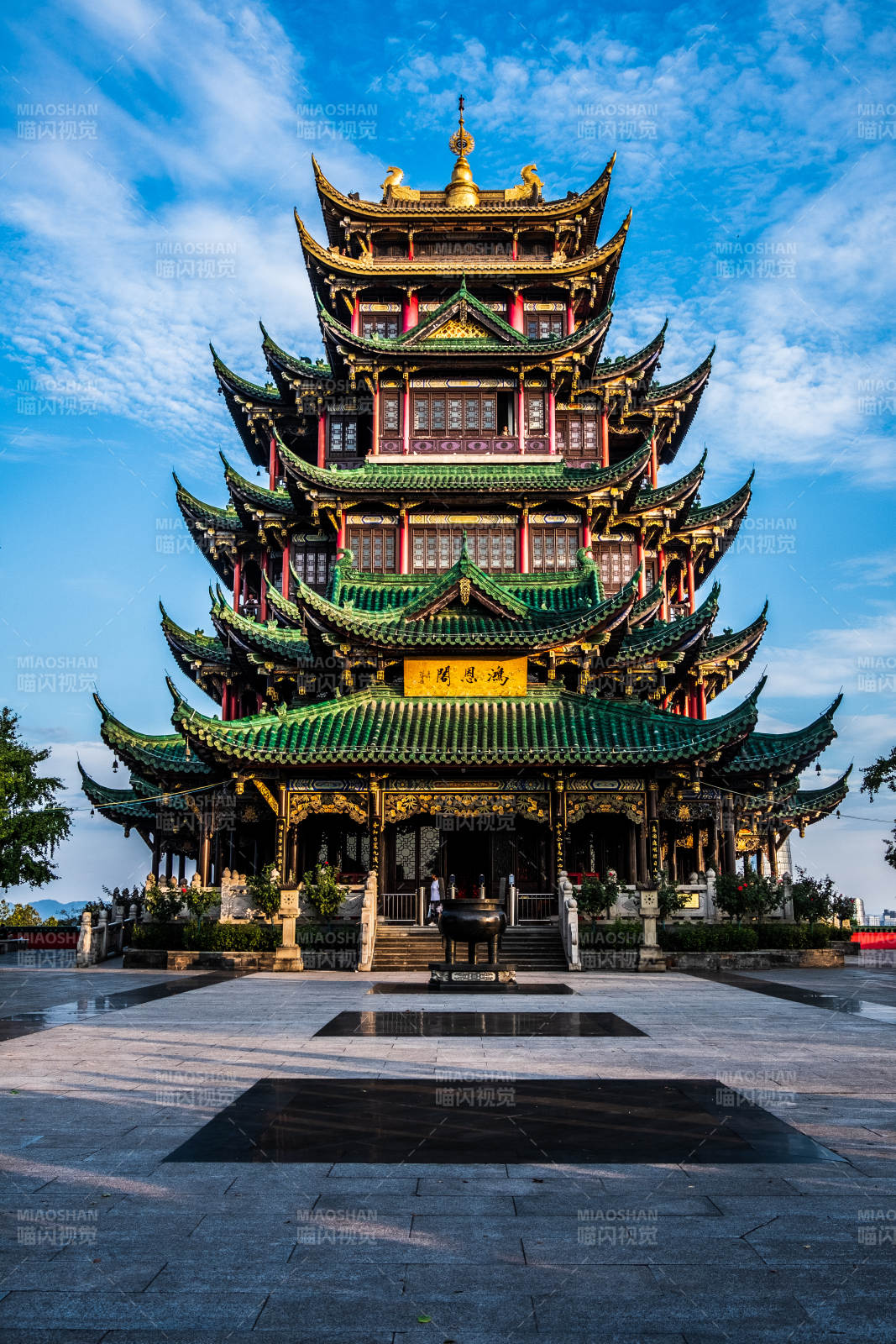 重庆江北鸿恩寺森林公园鸿恩阁图片