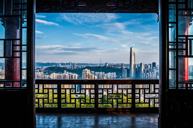 窗望都市天际线（鸿恩阁与陆海国际中心）图片