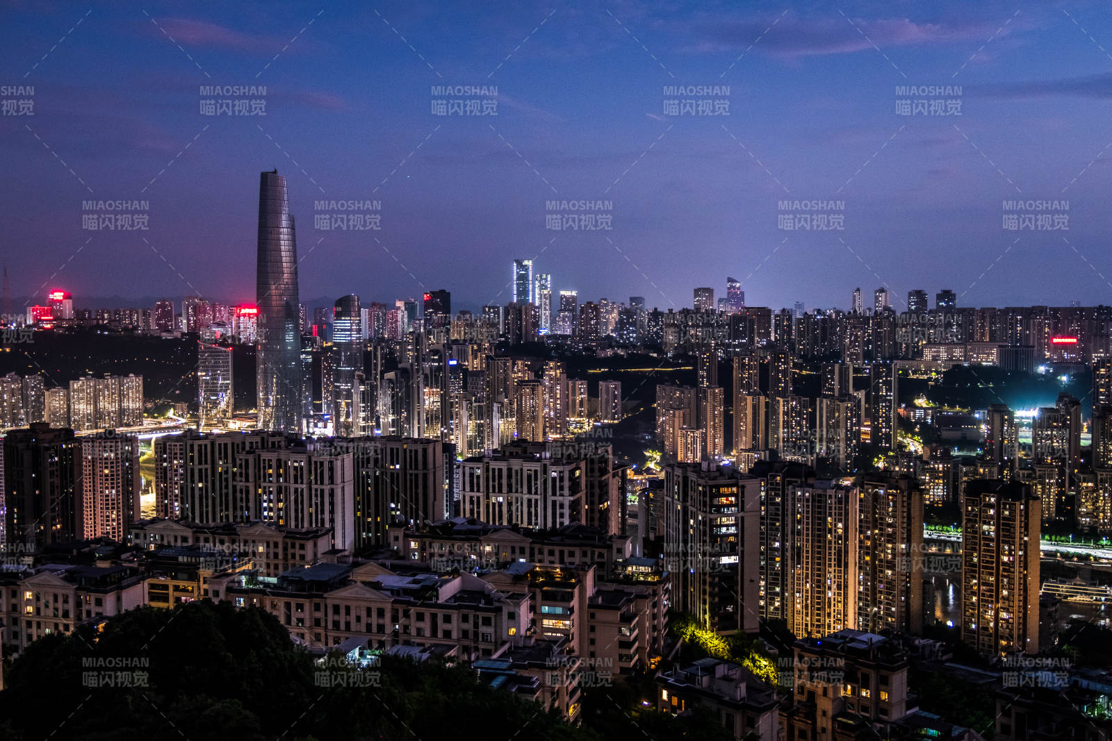 夜幕下的城市灯火（重庆城市夜景）图片