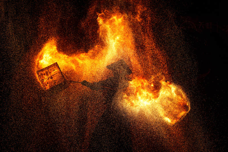 烈焰中的身影--非遗火壶表演图片