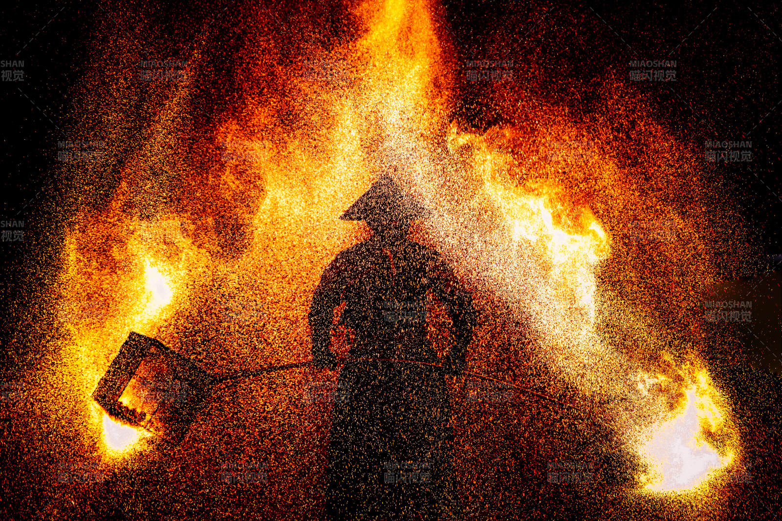 非遗火壶表演图片