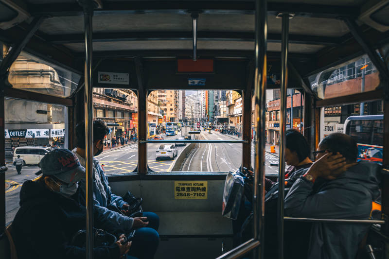 香港城市电车内的日常图片