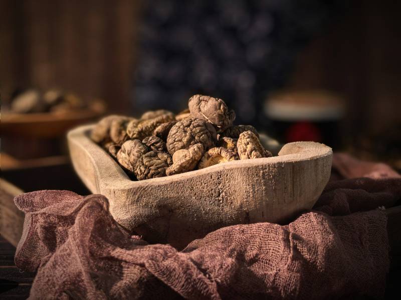 木碗中的干香菇图片