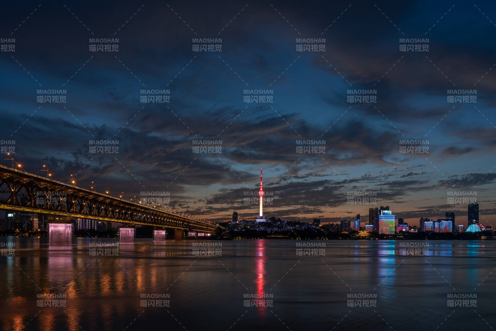 武汉长江大桥夜景图片