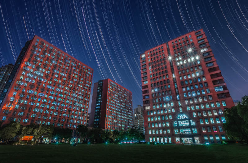 星轨下的上海城市夜景 图片