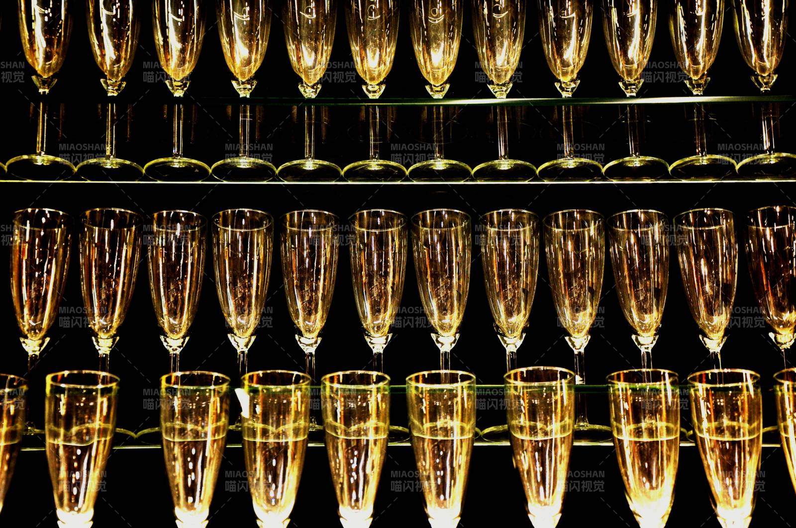 香槟杯阵列图片
