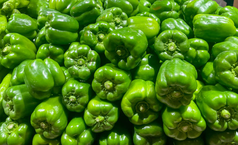 新鲜青椒堆叠图片