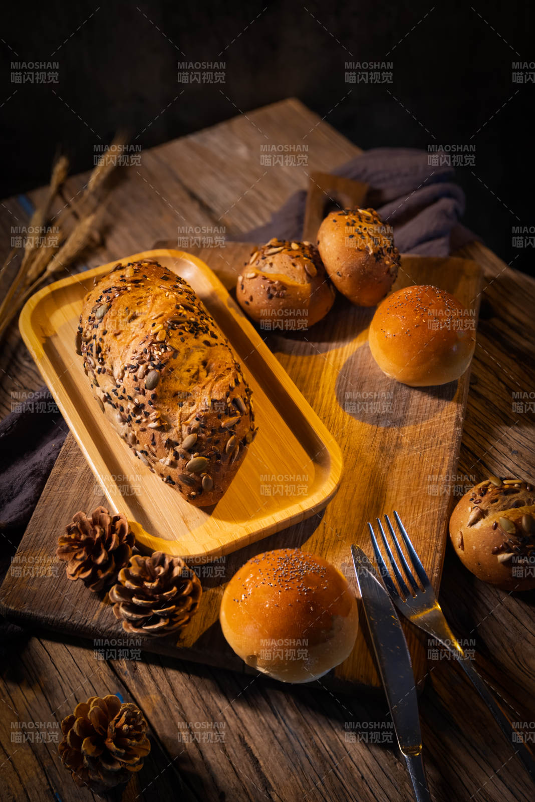秋日面包静物图片
