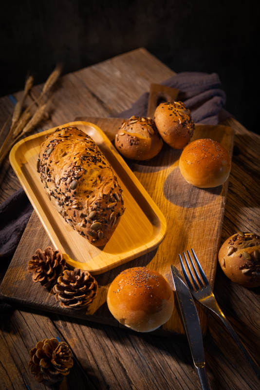 秋日面包静物图片