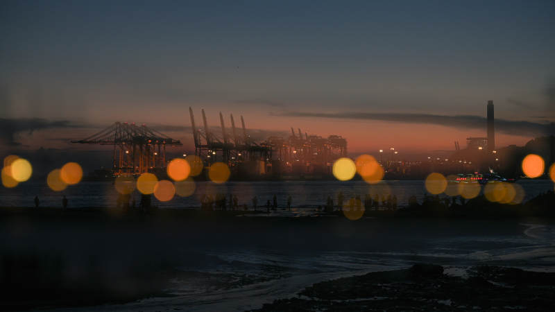 海沧黄昏港口灯火图片