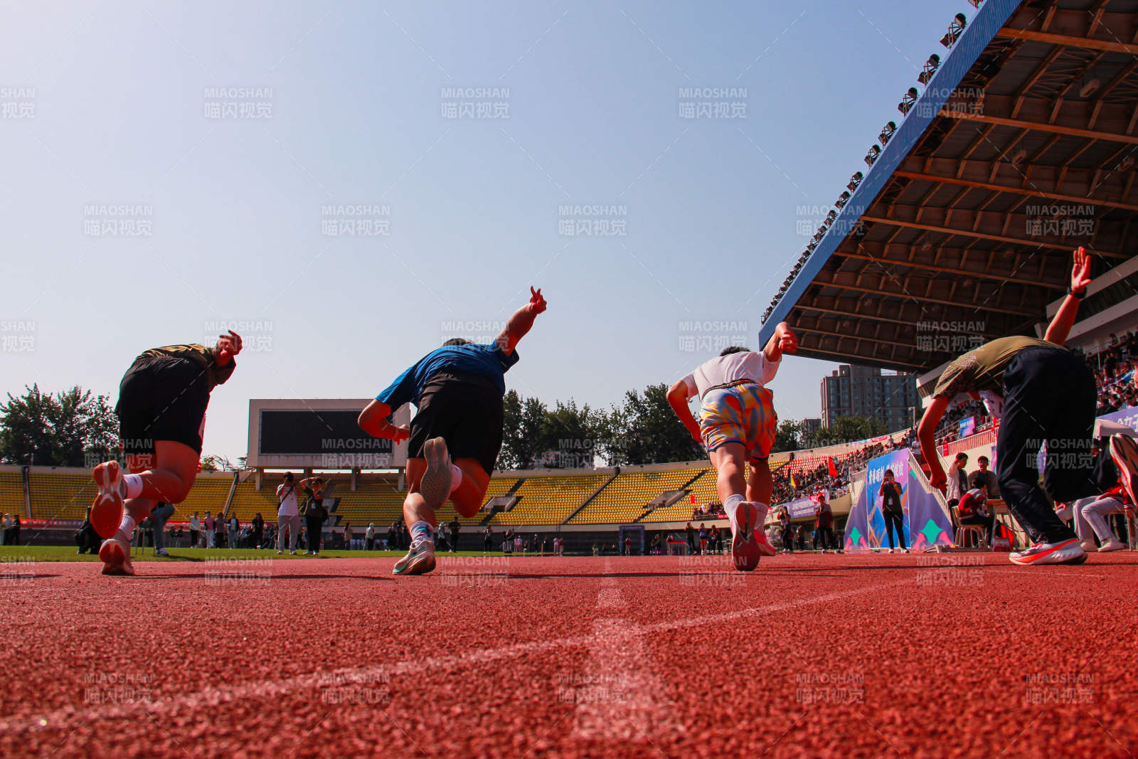 短跑起跑瞬间图片