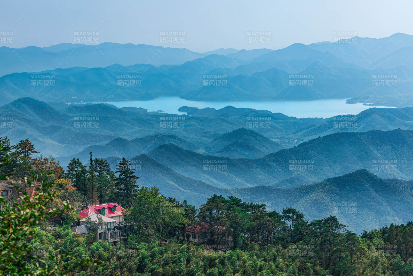 山湖叠翠 屋隐林间   莫干山图片