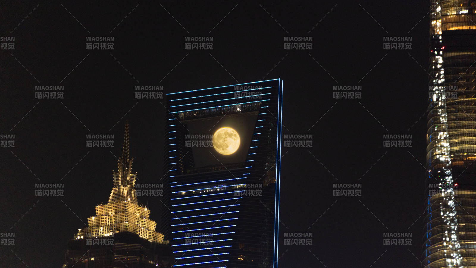上海环球中心大厦与月亮图片