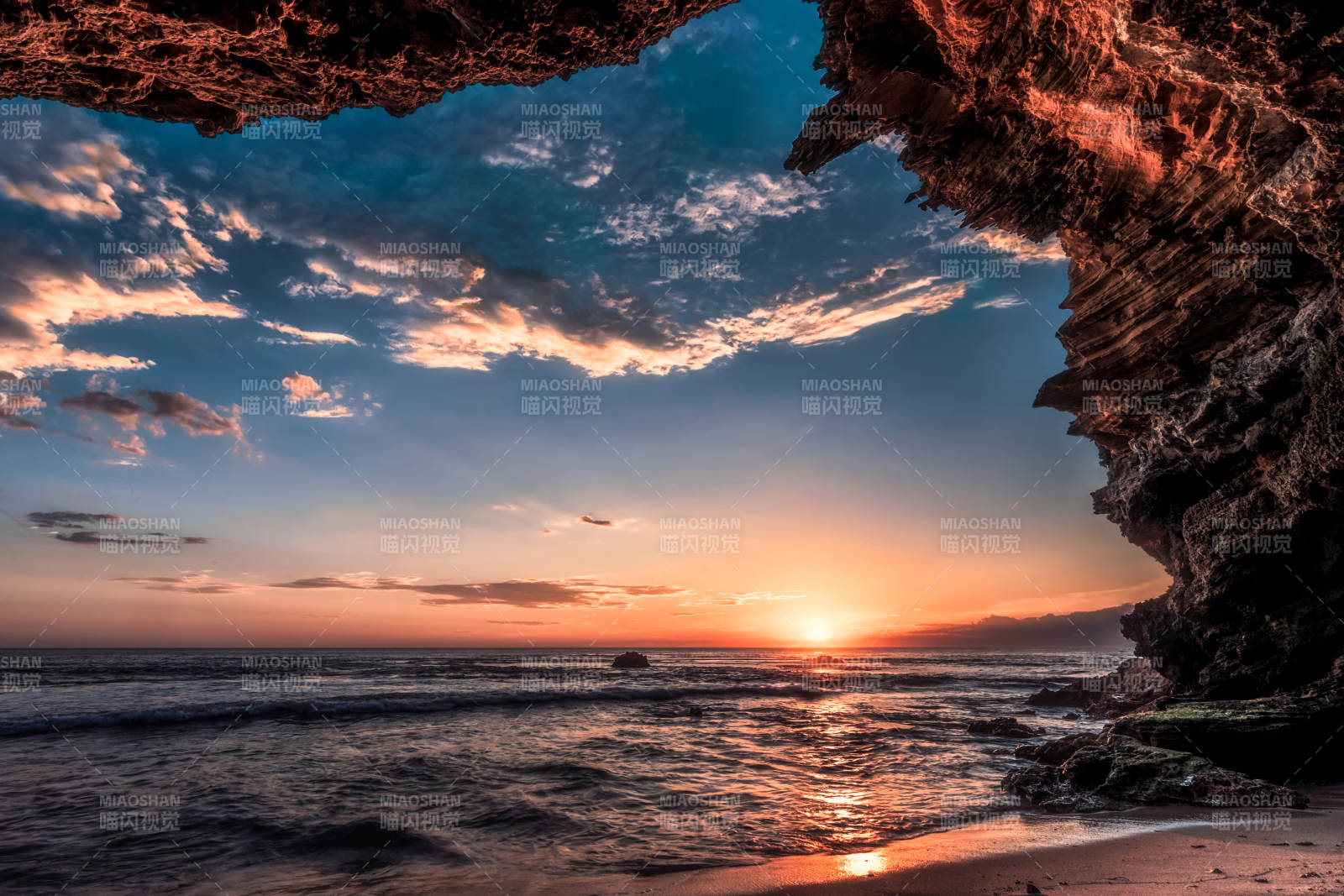 墨尔本南端16号海滩洞穴日落图片