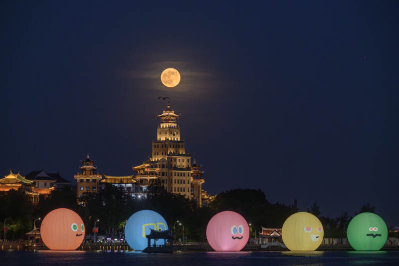 满月悬龙舟池南熏楼五球图片