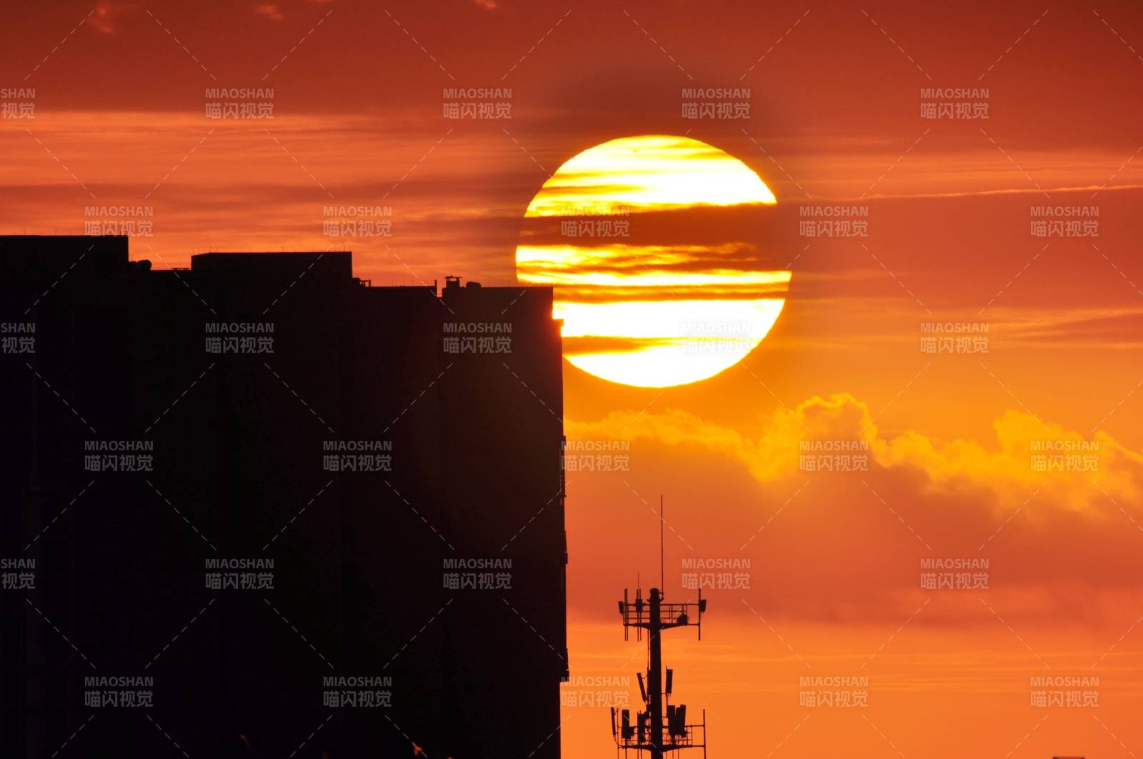 朝阳映城楼图片