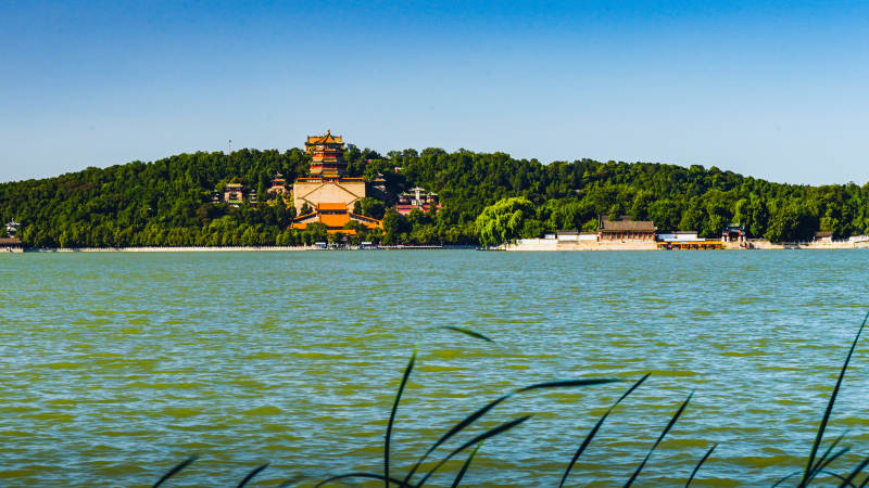 颐和园 湖光山色映古塔图片