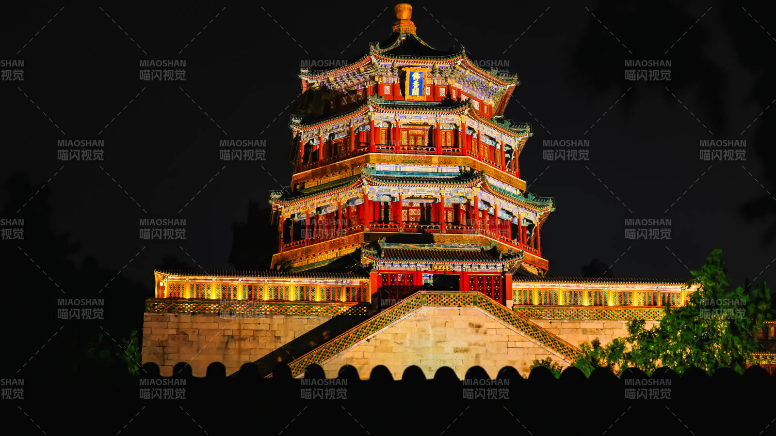 颐和园夜色中的古塔楼图片