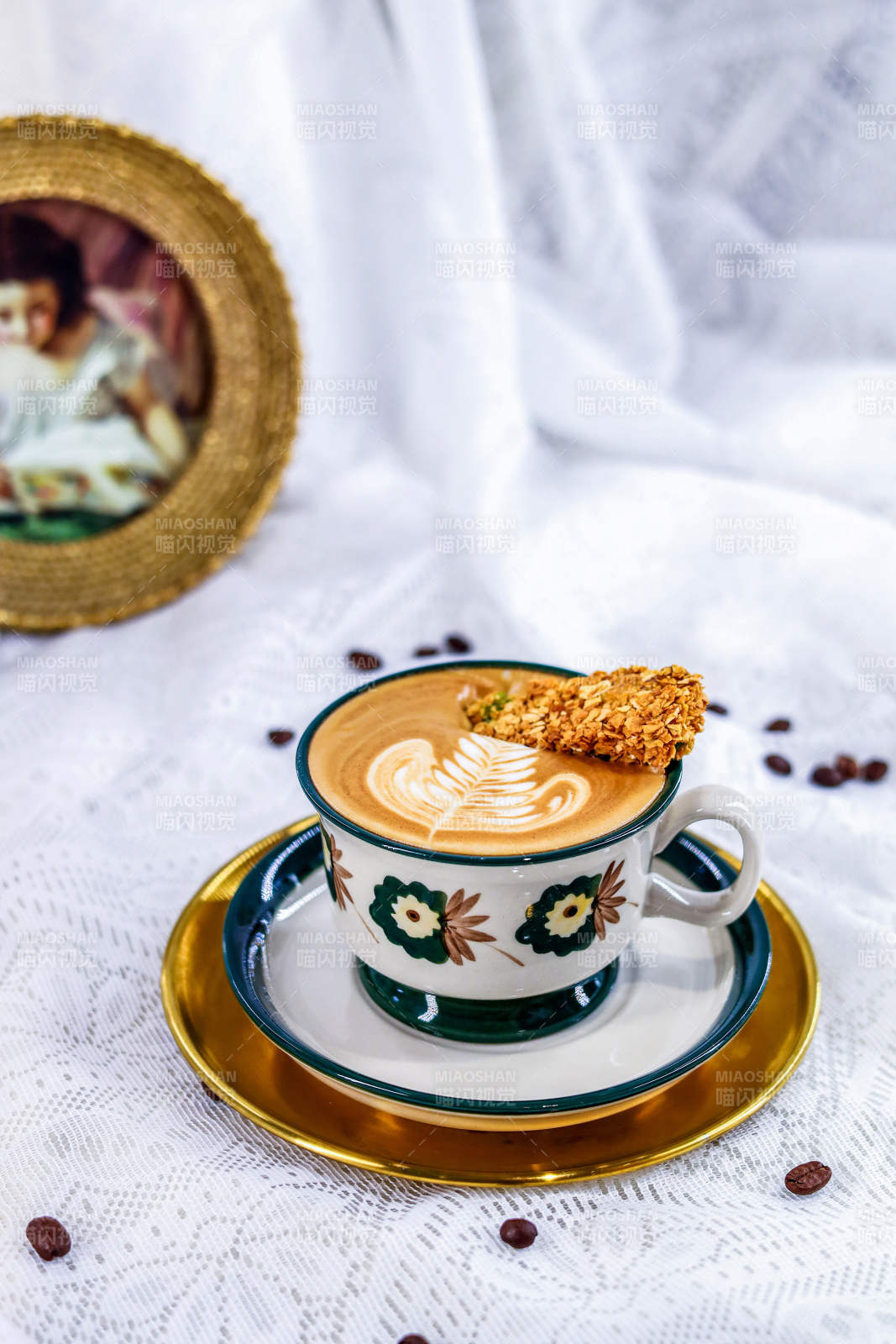 花杯咖啡配饼干图片