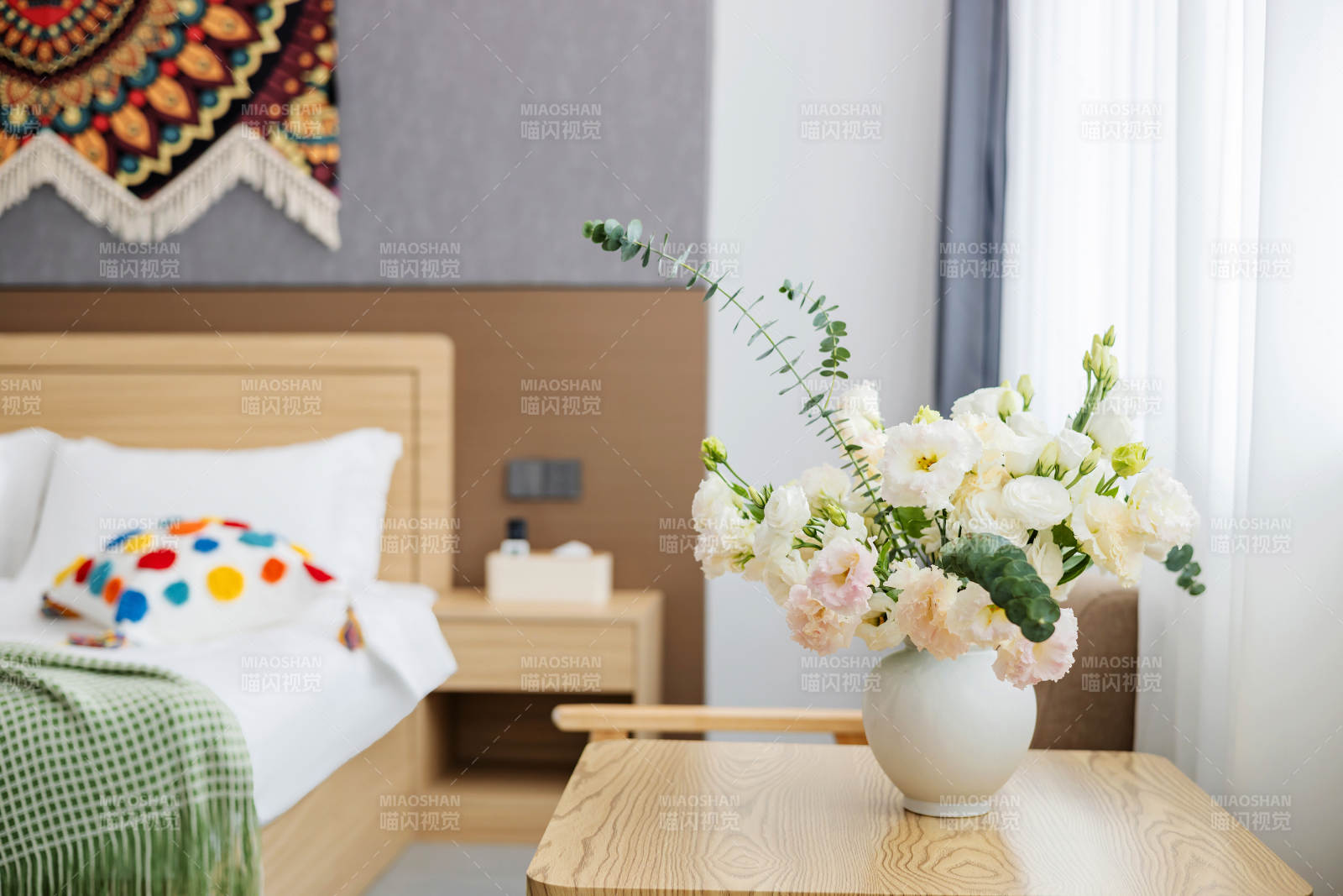 温馨卧室花艺点缀图片