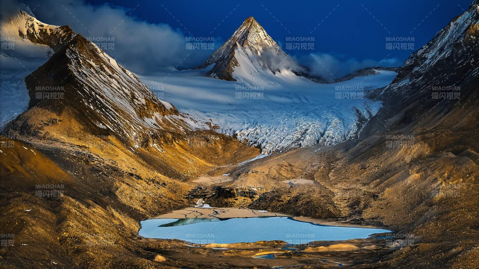 冷布岗日国王峰日出图片