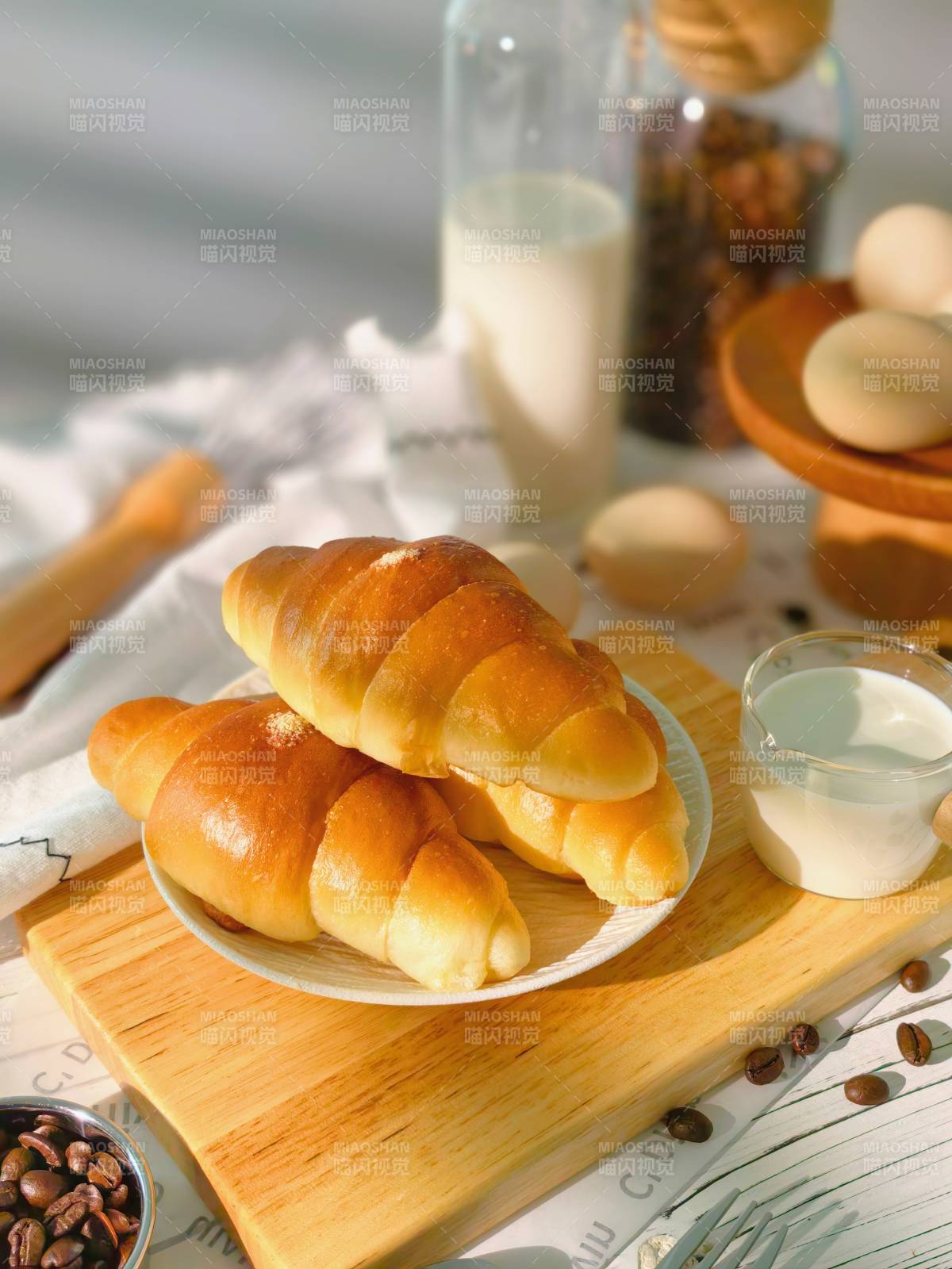 金黄酥脆牛角包图片