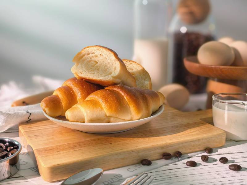 新鲜出炉的面包图片