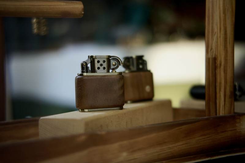 复古打火机陈列图片