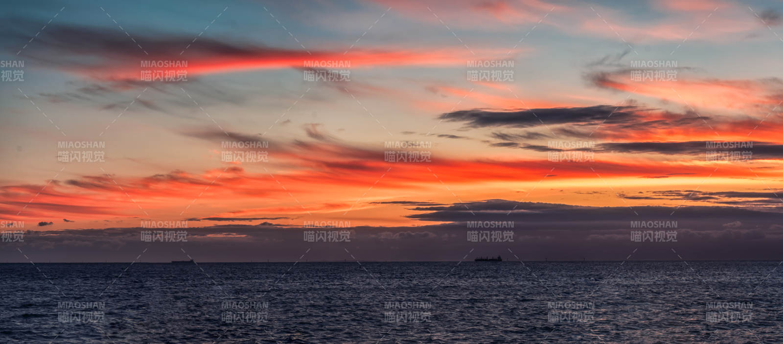 夕阳海天一色图片