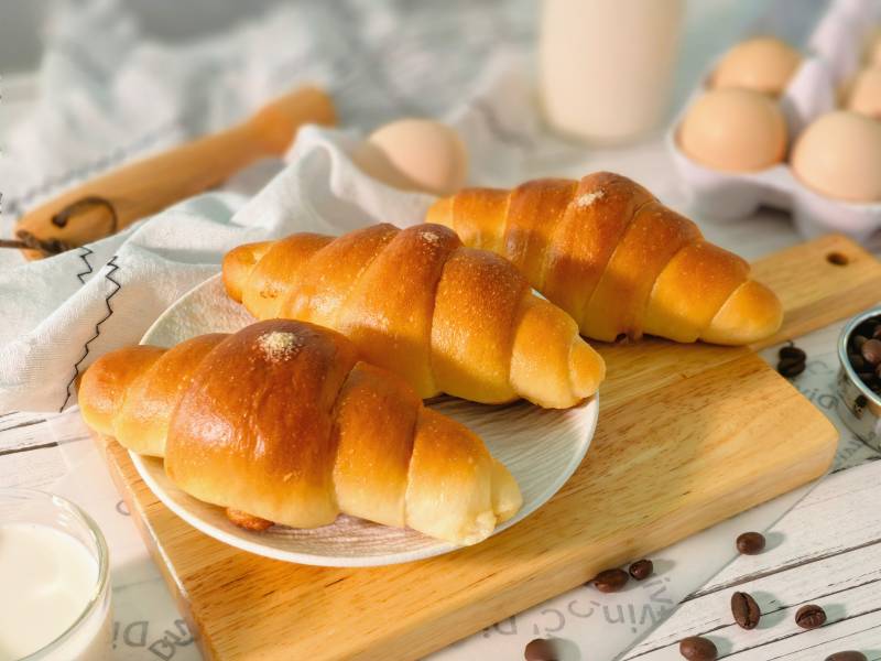 金黄酥脆牛角包图片