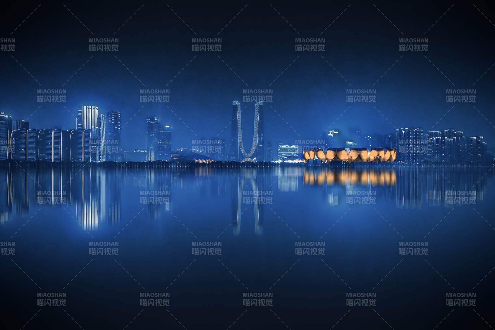 夜色中的杭州城市倒影图片