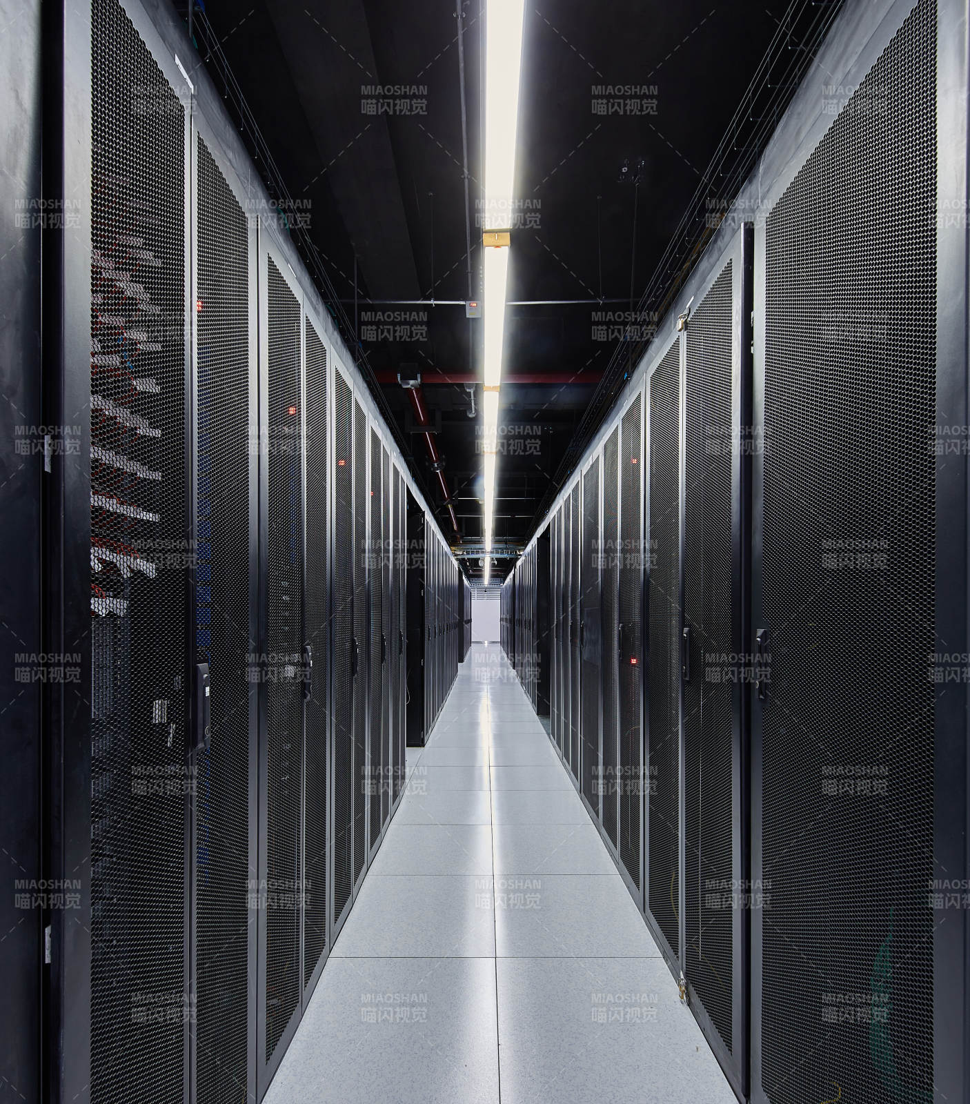 数据中心机房走廊图片