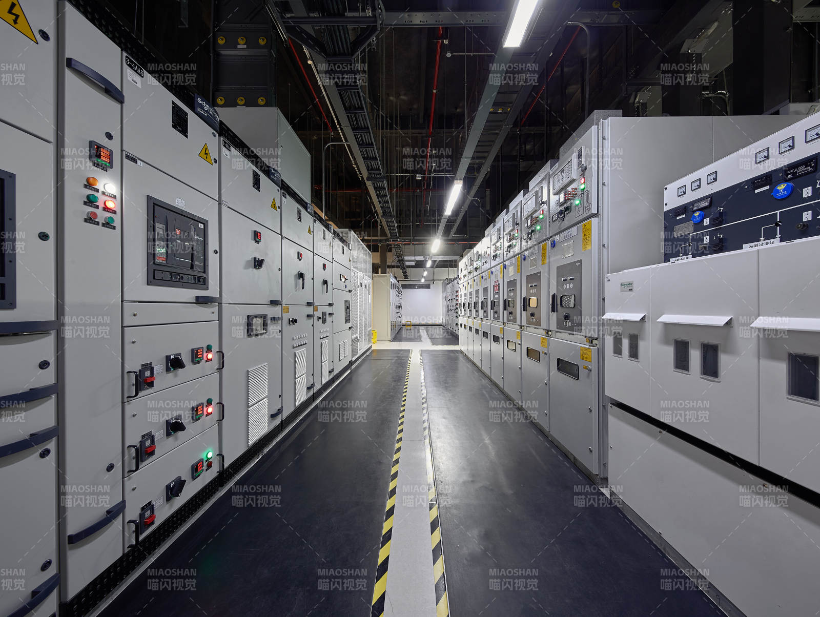 工业控制室通道图片