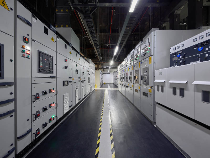 工业控制室通道图片