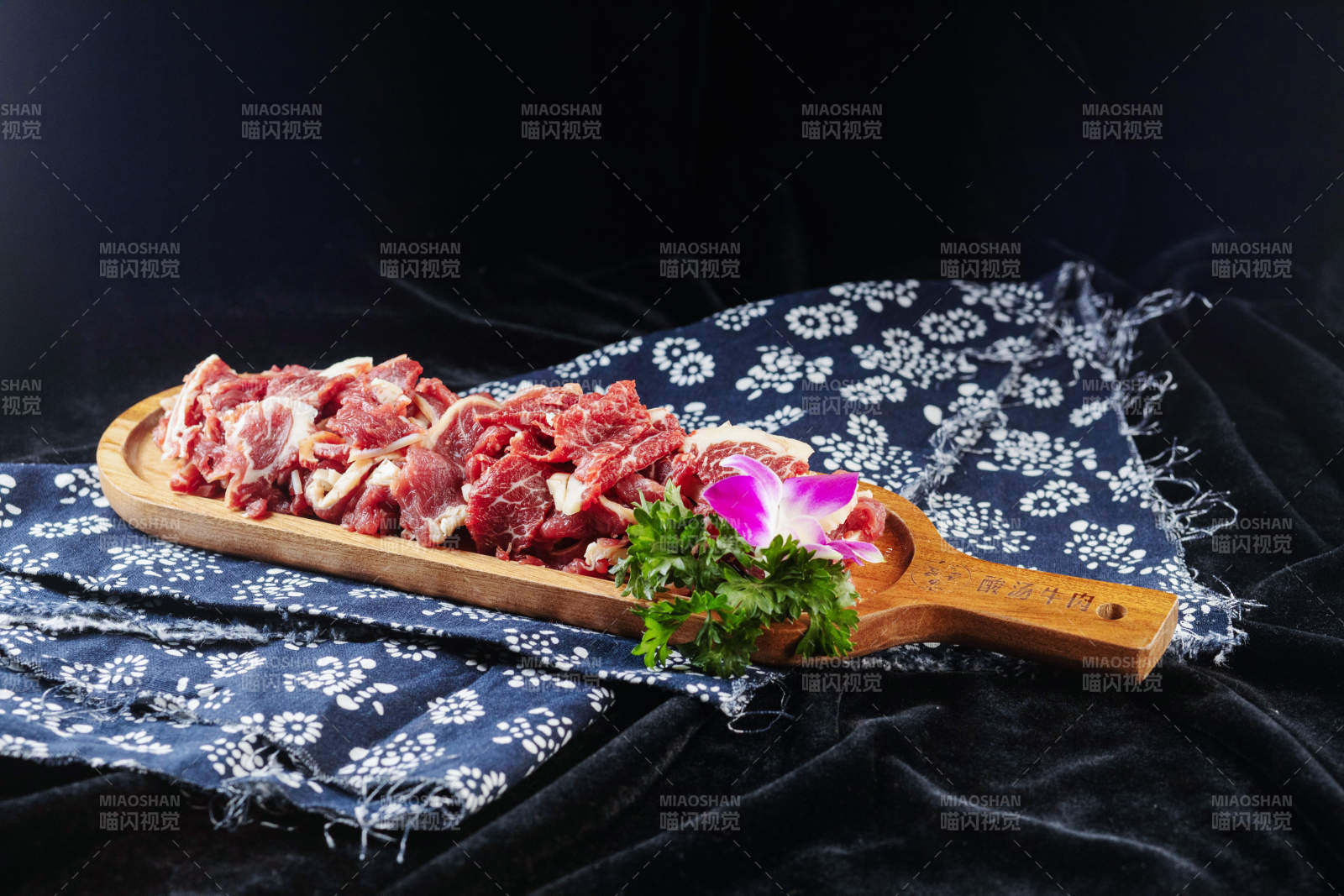 鲜嫩牛肉摆盘 菜品图片