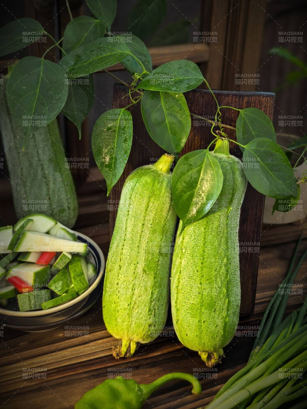 新鲜丝瓜绿意盎然图片