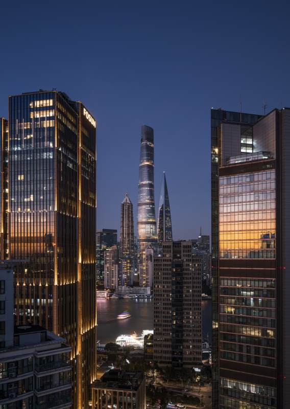 夜幕下的上海城市天际线图片