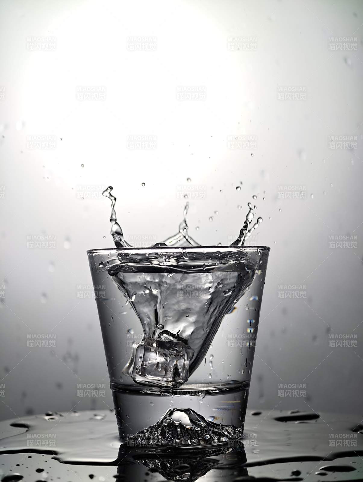 水花飞溅瞬间图片