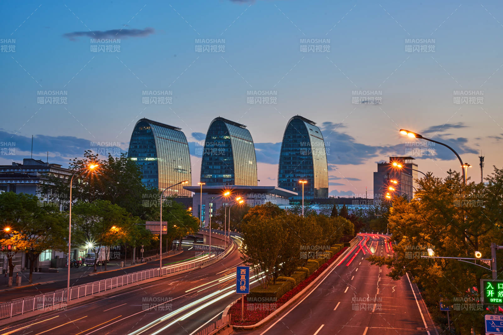 北京西直门城市夜景 流光溢彩图片